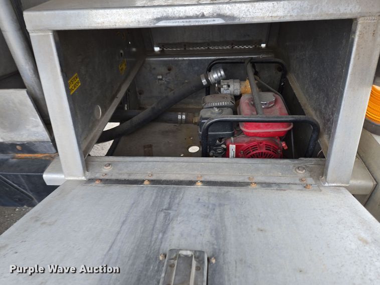 image for item EC4018 2003 Ford F750 Super Duty XLT water truck