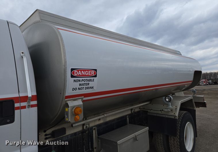 image for item EC4018 2003 Ford F750 Super Duty XLT water truck