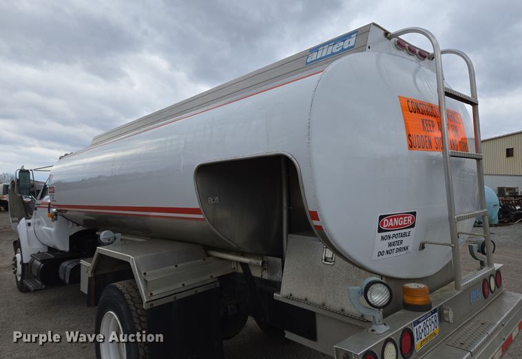 image for item EC4018 2003 Ford F750 Super Duty XLT water truck