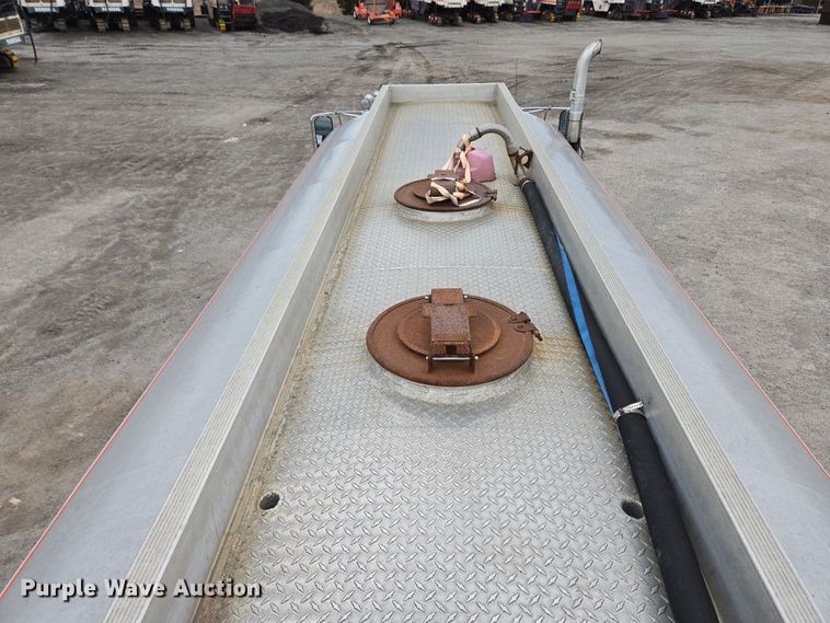 image for item EC4018 2003 Ford F750 Super Duty XLT water truck