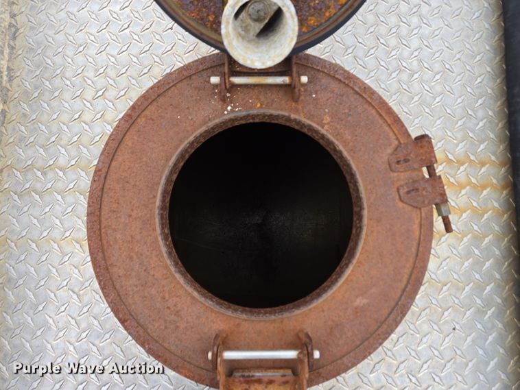 image for item EC4018 2003 Ford F750 Super Duty XLT water truck