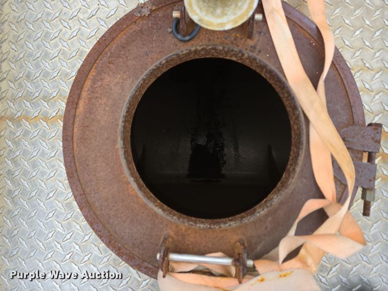 image for item EC4018 2003 Ford F750 Super Duty XLT water truck