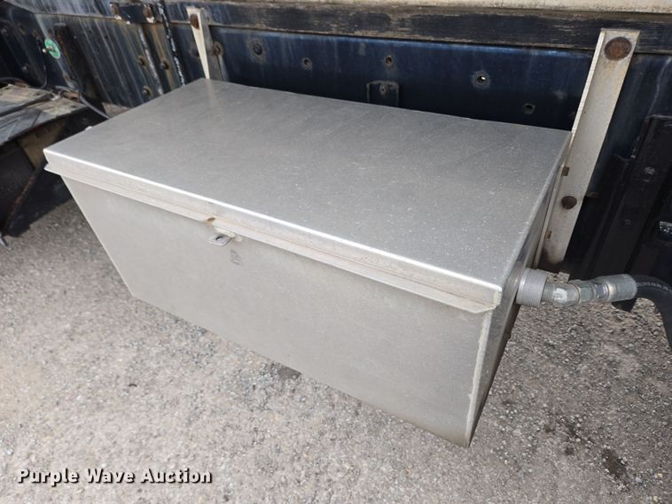 image for item EC4018 2003 Ford F750 Super Duty XLT water truck