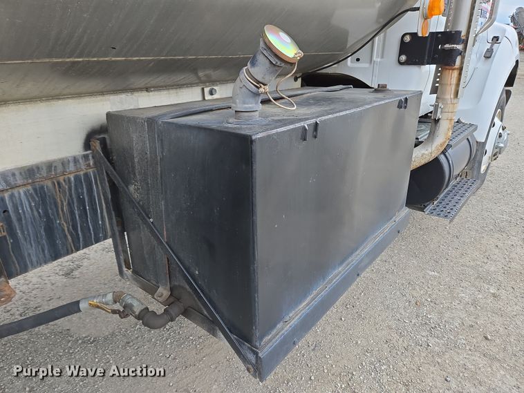 image for item EC4018 2003 Ford F750 Super Duty XLT water truck