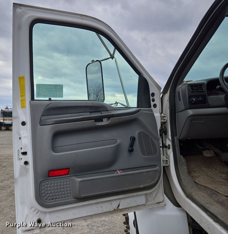 image for item EC4018 2003 Ford F750 Super Duty XLT water truck