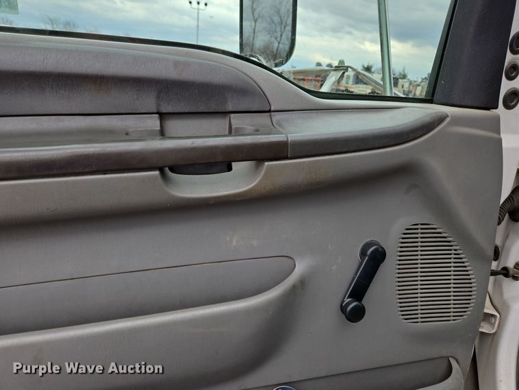 image for item EC4018 2003 Ford F750 Super Duty XLT water truck