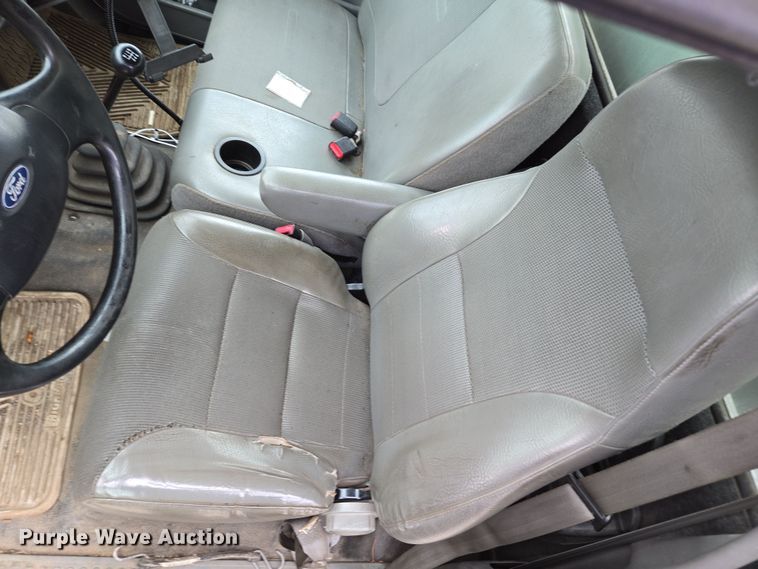 image for item EC4018 2003 Ford F750 Super Duty XLT water truck