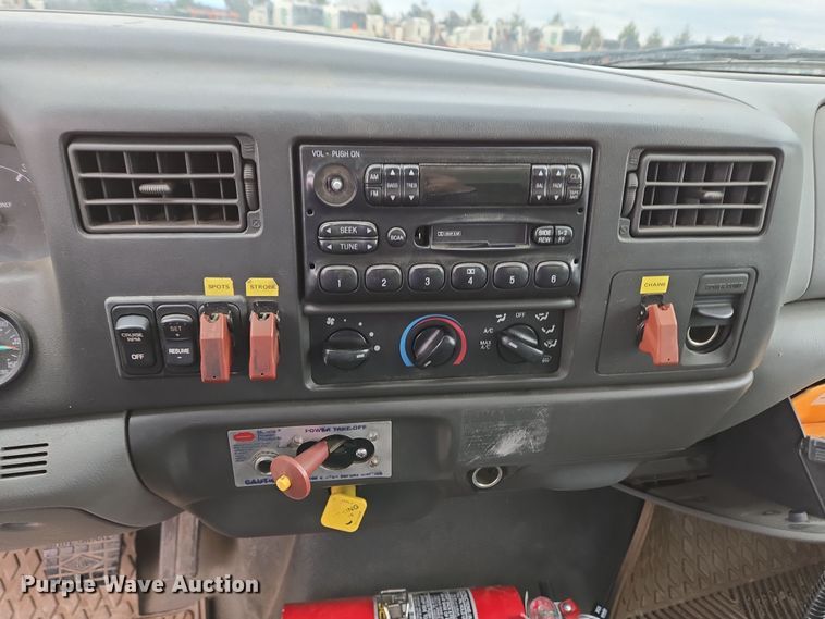 image for item EC4018 2003 Ford F750 Super Duty XLT water truck