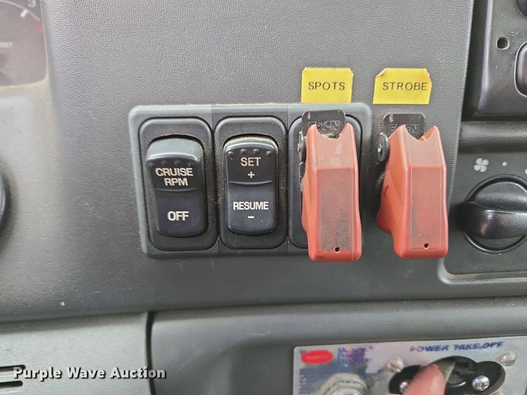 image for item EC4018 2003 Ford F750 Super Duty XLT water truck