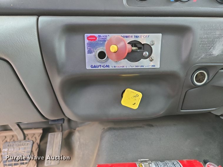 image for item EC4018 2003 Ford F750 Super Duty XLT water truck