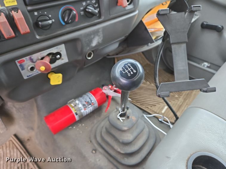 image for item EC4018 2003 Ford F750 Super Duty XLT water truck