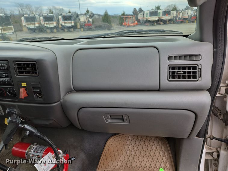 image for item EC4018 2003 Ford F750 Super Duty XLT water truck