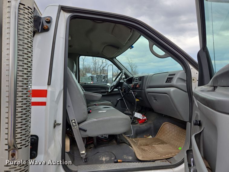 image for item EC4018 2003 Ford F750 Super Duty XLT water truck