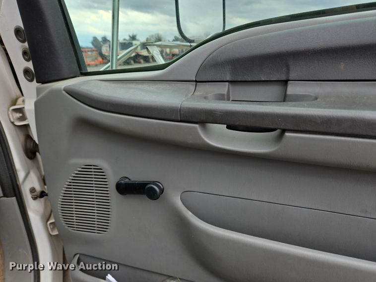 image for item EC4018 2003 Ford F750 Super Duty XLT water truck