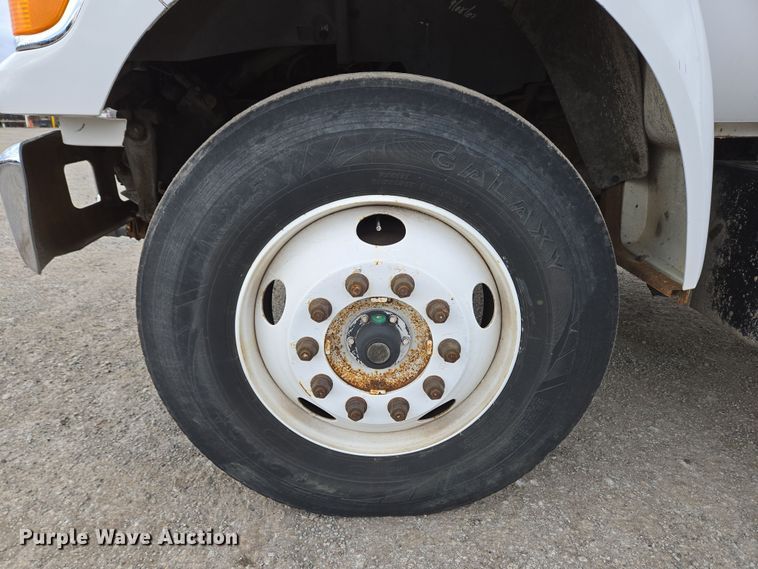 image for item EC4018 2003 Ford F750 Super Duty XLT water truck