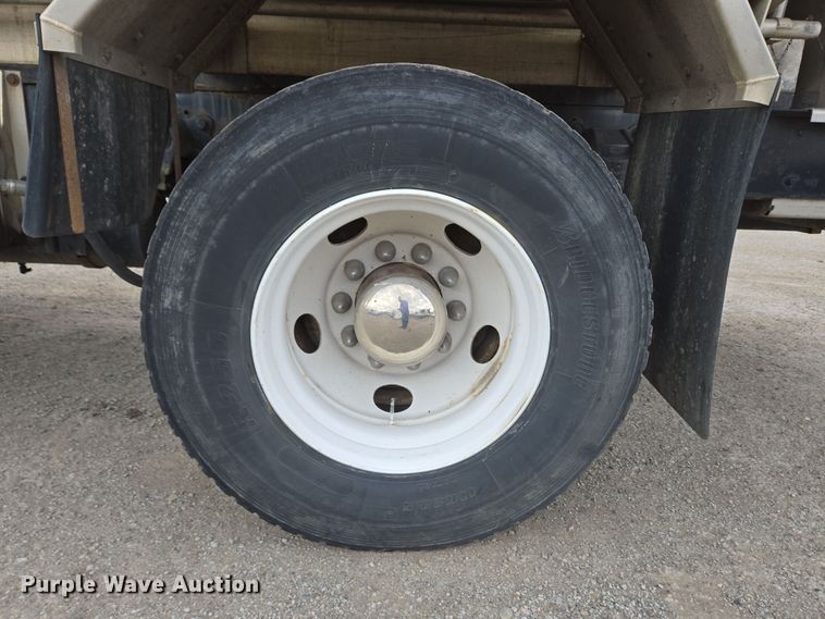 image for item EC4018 2003 Ford F750 Super Duty XLT water truck