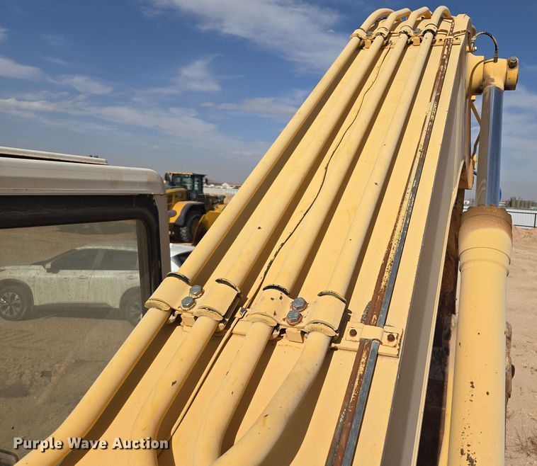 image for item ED2476 1990 Komatsu PC300LC-5L excavator