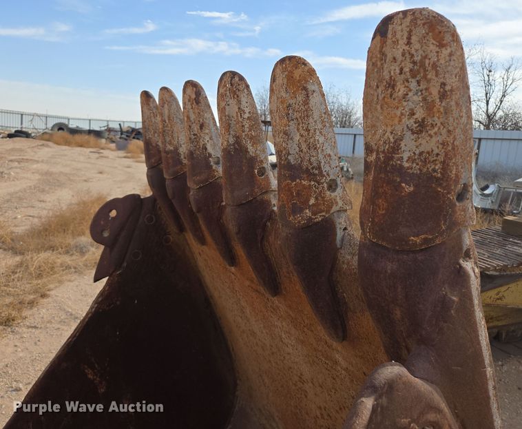 image for item ED2476 1990 Komatsu PC300LC-5L excavator