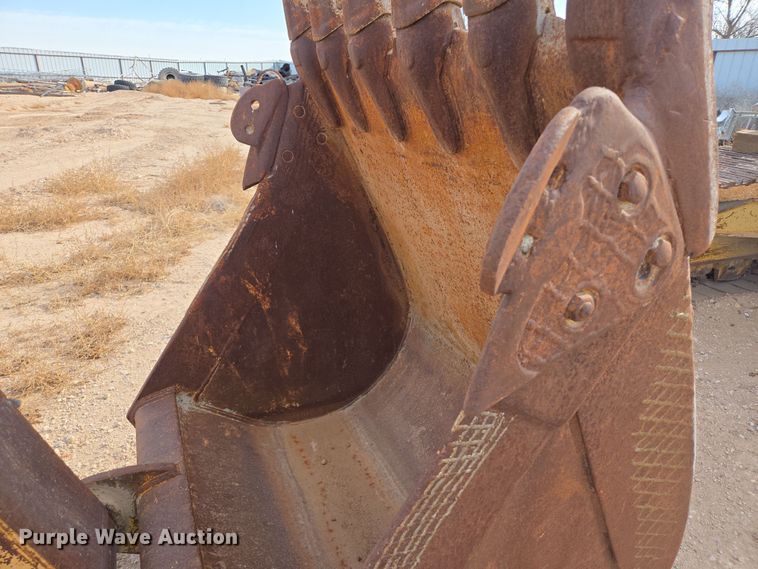 image for item ED2476 1990 Komatsu PC300LC-5L excavator