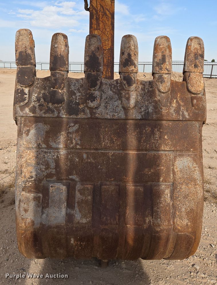 image for item ED2476 1990 Komatsu PC300LC-5L excavator