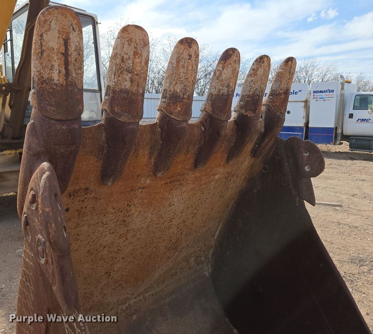 image for item ED2476 1990 Komatsu PC300LC-5L excavator