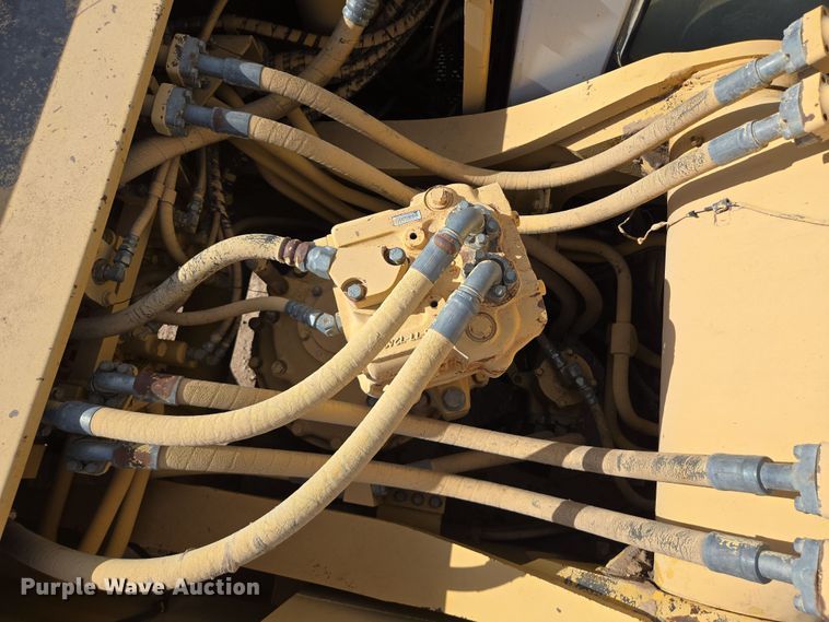 image for item ED2476 1990 Komatsu PC300LC-5L excavator