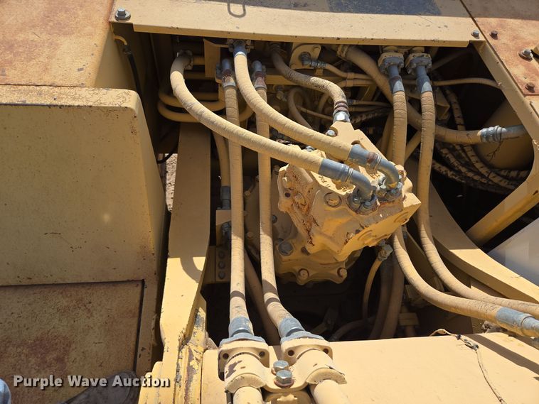 image for item ED2476 1990 Komatsu PC300LC-5L excavator