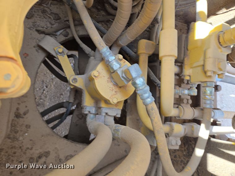 image for item ED2476 1990 Komatsu PC300LC-5L excavator