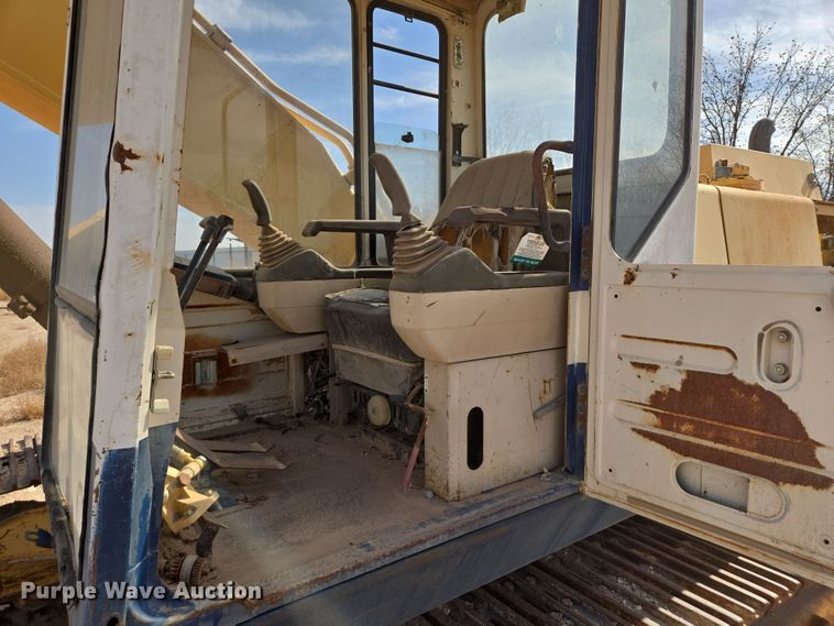 image for item ED2476 1990 Komatsu PC300LC-5L excavator