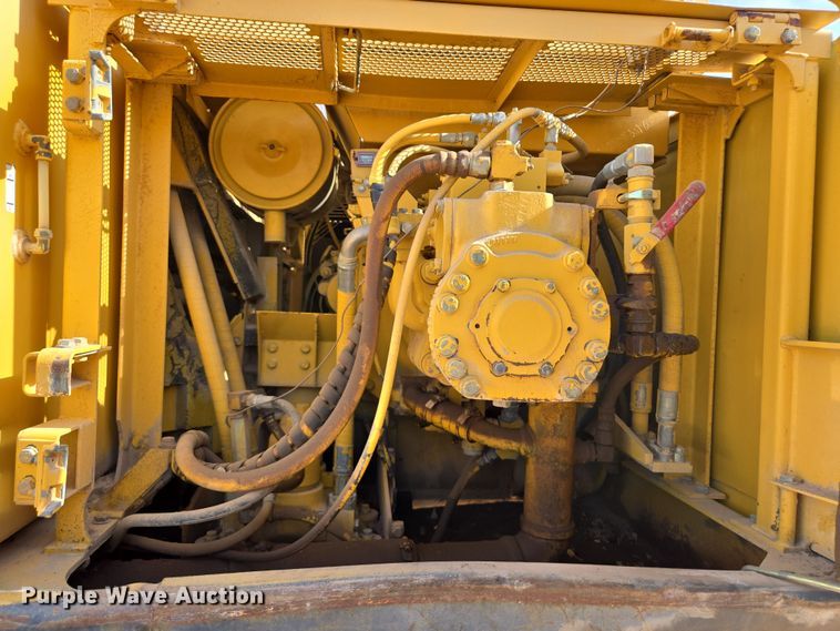 image for item ED2476 1990 Komatsu PC300LC-5L excavator