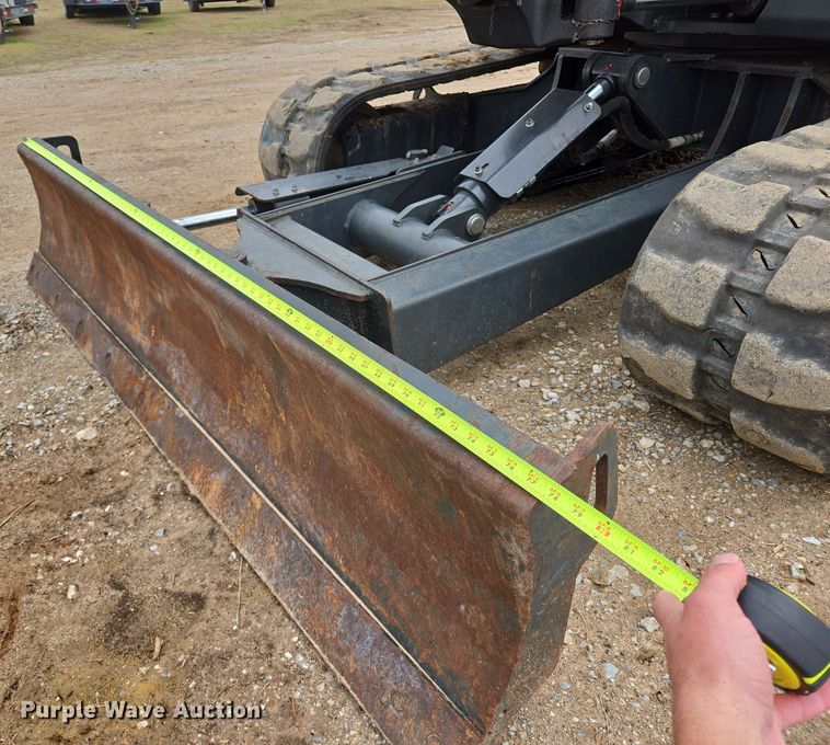 image for item ED2483 2021 Bobcat E60 R2- Series mini excavator