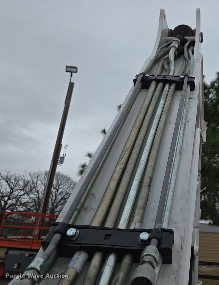 image for item ED2483 2021 Bobcat E60 R2- Series mini excavator