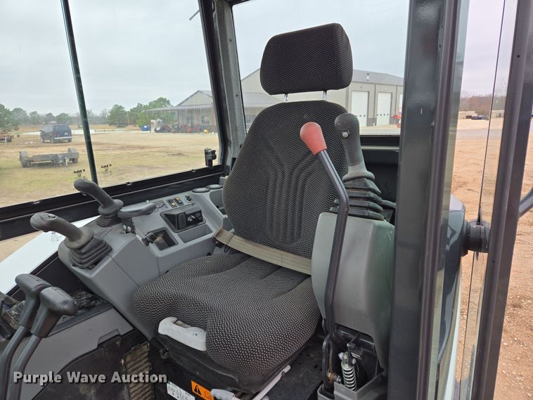 image for item ED2483 2021 Bobcat E60 R2- Series mini excavator