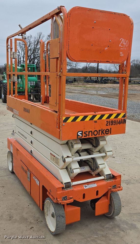 image for item ED2486 2019 Snorkel S3226E scissor lift