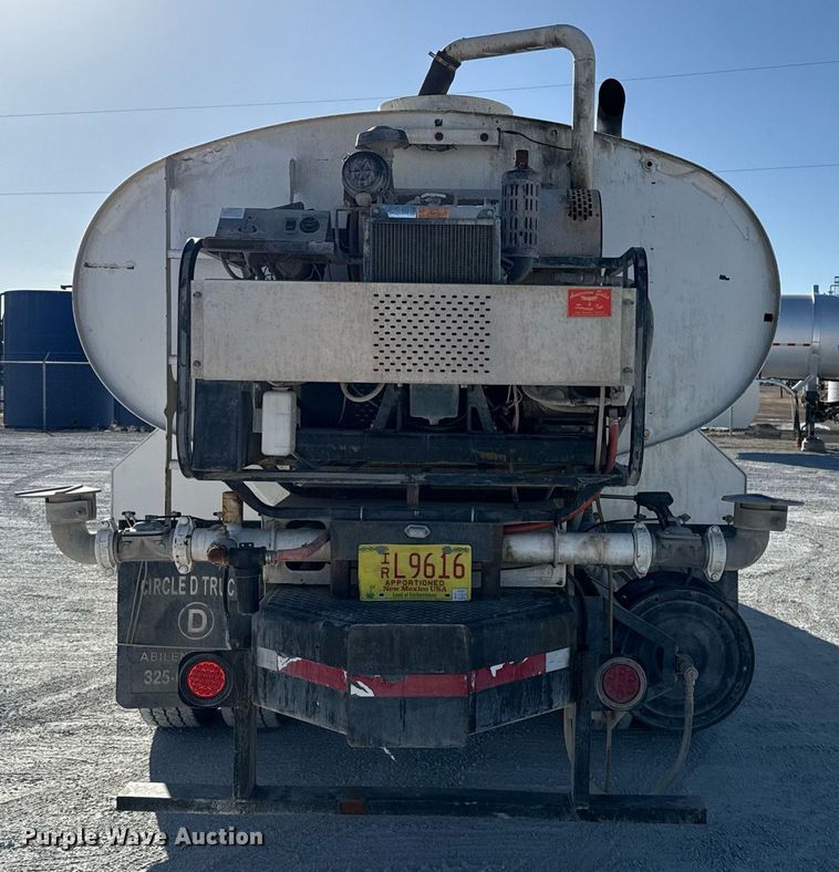 image for item ED5516 2008 Kenworth T370 pressure washer truck