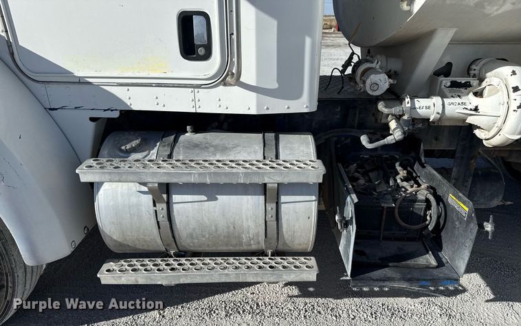 image for item ED5516 2008 Kenworth T370 pressure washer truck