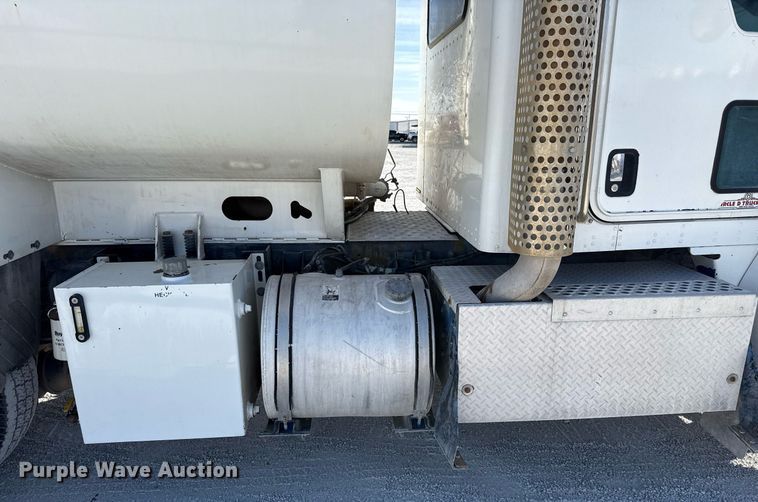 image for item ED5516 2008 Kenworth T370 pressure washer truck