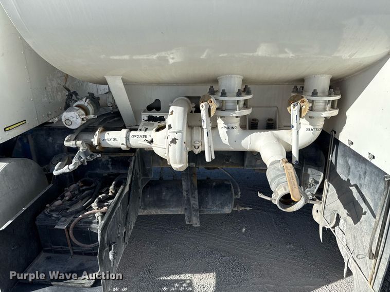 image for item ED5516 2008 Kenworth T370 pressure washer truck