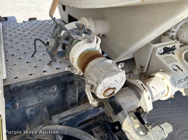 image for item ED5516 2008 Kenworth T370 pressure washer truck