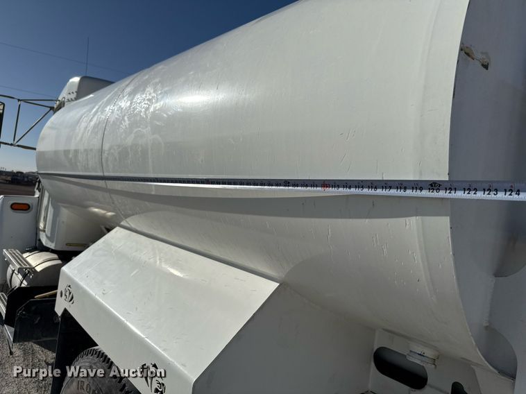 image for item ED5516 2008 Kenworth T370 pressure washer truck