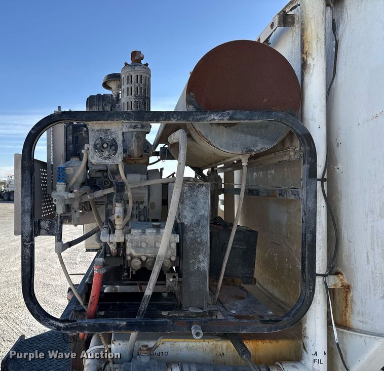 image for item ED5516 2008 Kenworth T370 pressure washer truck