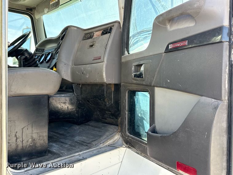 image for item ED5516 2008 Kenworth T370 pressure washer truck