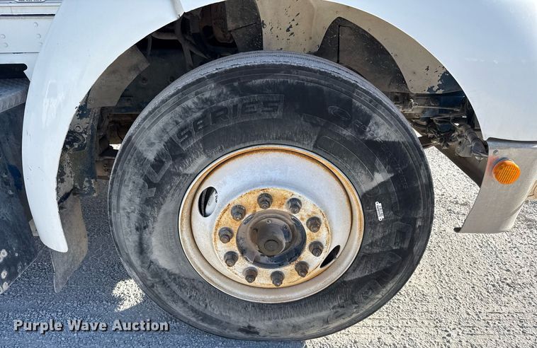 image for item ED5516 2008 Kenworth T370 pressure washer truck