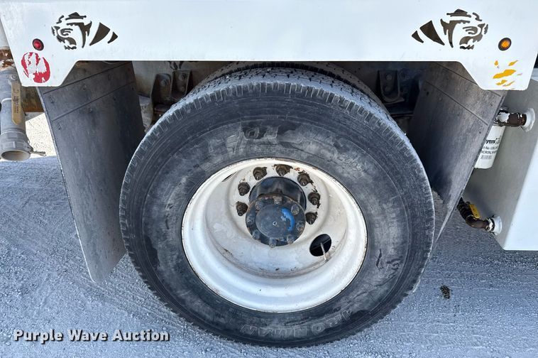 image for item ED5516 2008 Kenworth T370 pressure washer truck