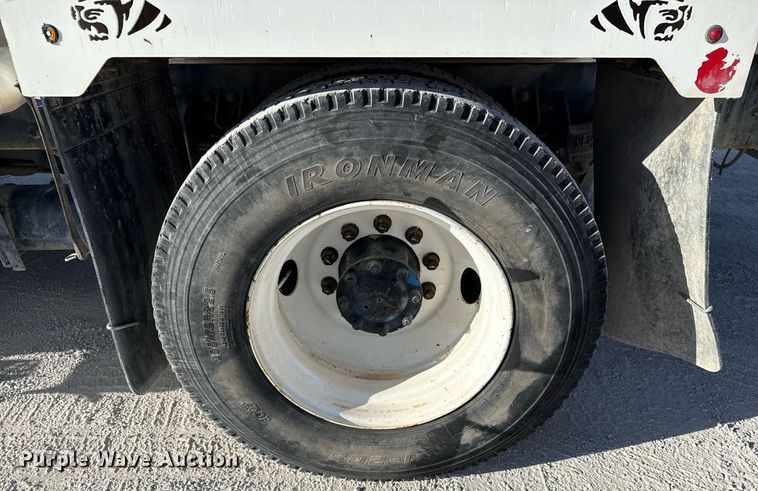 image for item ED5516 2008 Kenworth T370 pressure washer truck