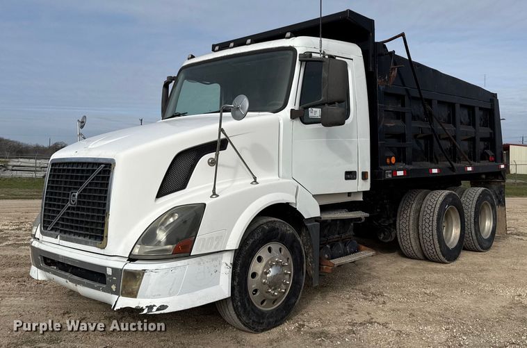 image for item ED5521 2005 Volvo VN dump truck