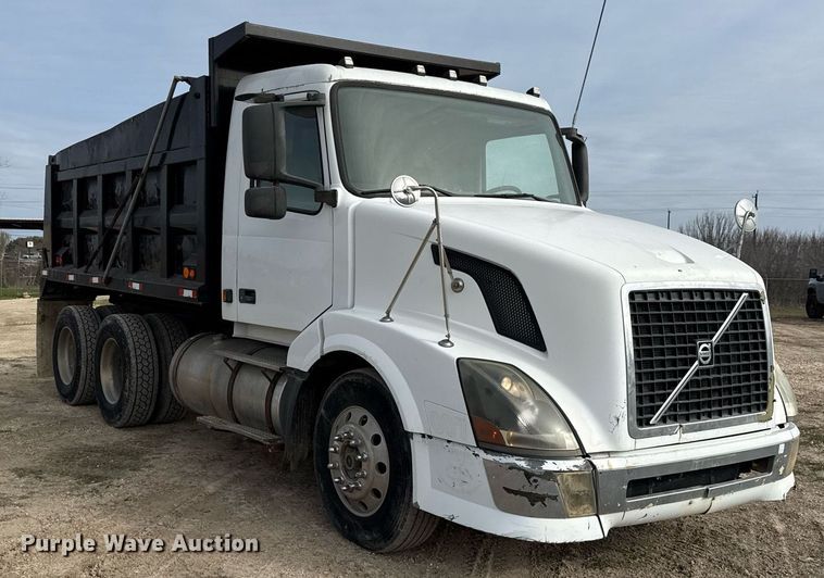 image for item ED5521 2005 Volvo VN dump truck