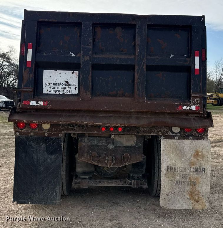 image for item ED5521 2005 Volvo VN dump truck
