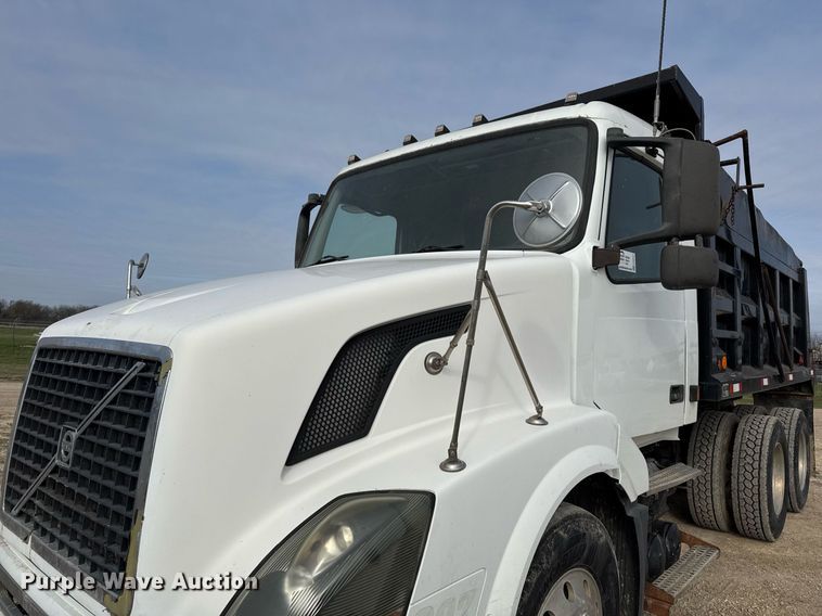 image for item ED5521 2005 Volvo VN dump truck