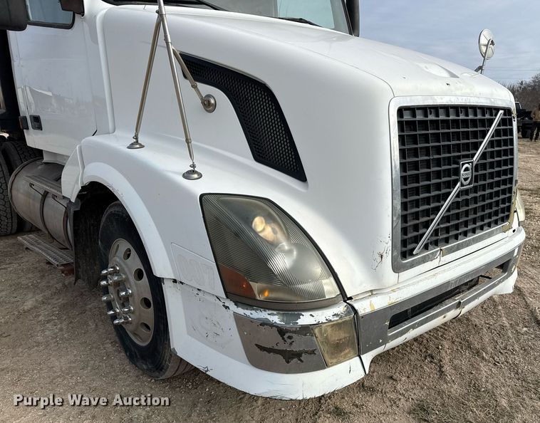 image for item ED5521 2005 Volvo VN dump truck